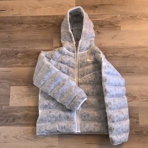 Nike Women’s Sportswear Synthetic Fill EcoDown Jacket Summit White Size M